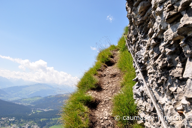 Schmaler Felsweg - Klettersteig Pinut oberhalb Flims