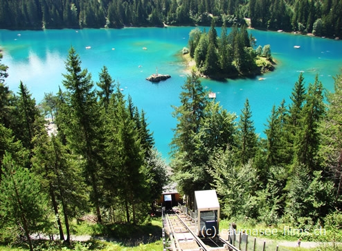 Blick ber den fasziniierenden Badesee bei Flims - Caumasee - Lag la Cauma - Lai da Cauma