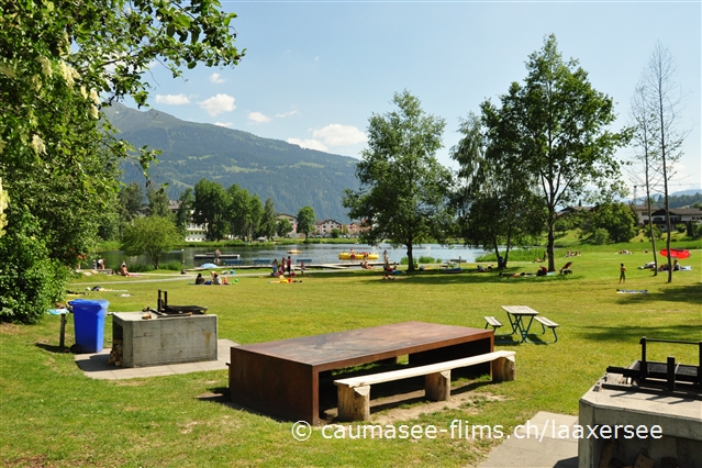 Seebadi mit Grillstelle und Kiosk und Bootsvermietung beim Laaxersee.
